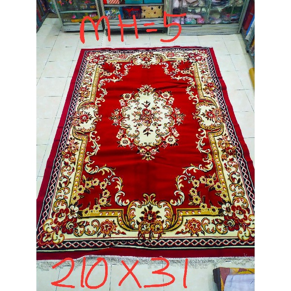 Karpet permadani motif kembang merah