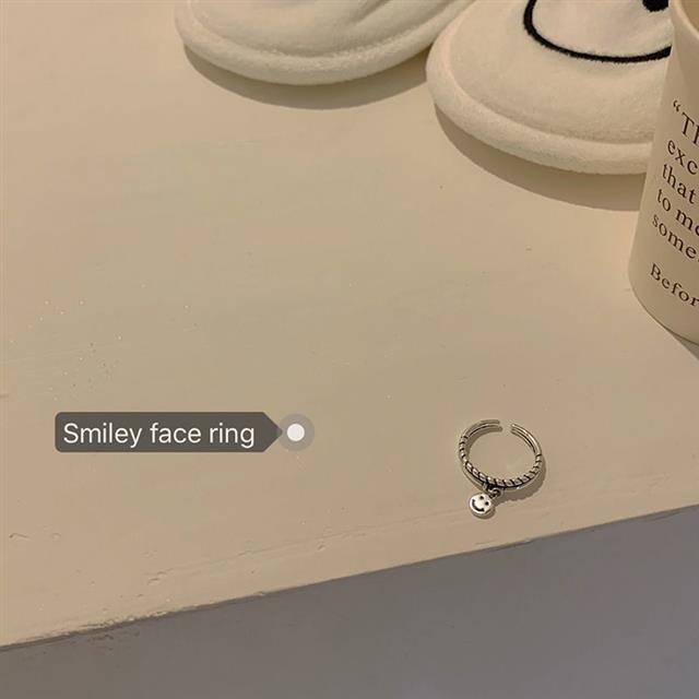 Smiley cincin wanita fashion kepribadian tertekan gaya dingin indeks cincin temperamen liar double-l