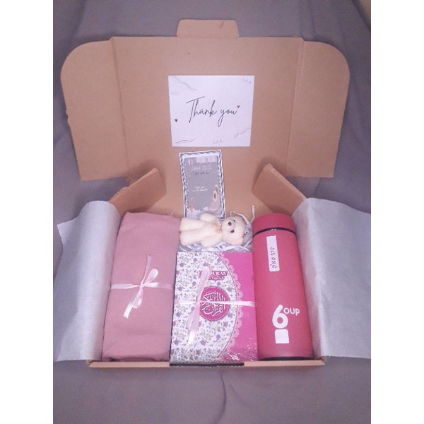 Gift Hampers Hijab Kerudung Jilbab Pashmina Segiempat Al Quran Hampers Cewek Ulang Tahun Gift Box Wisuda Kado Cewek Anniversarry