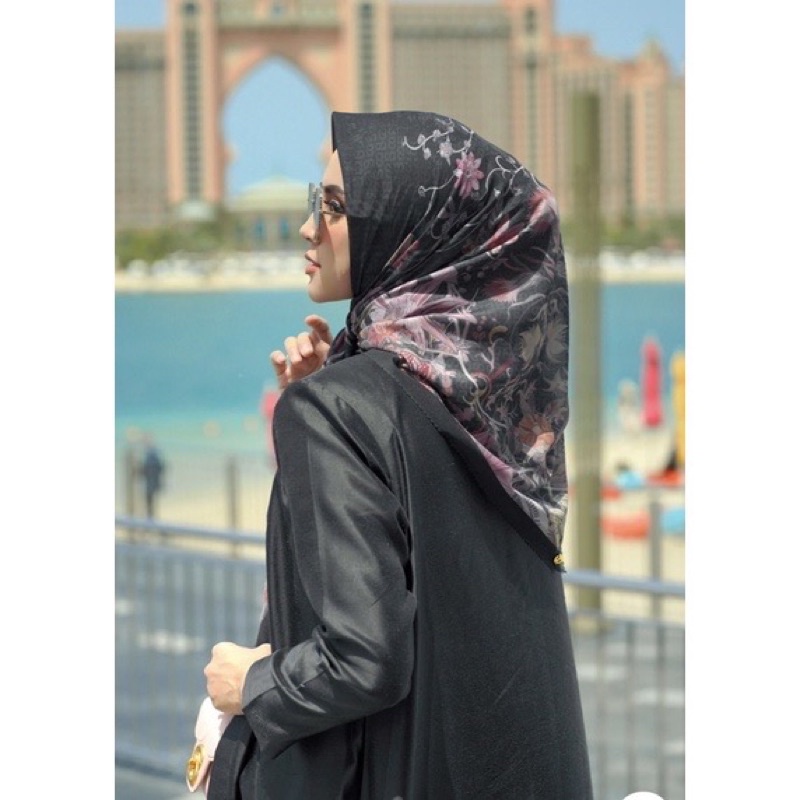 Buttonscarves Dubai series