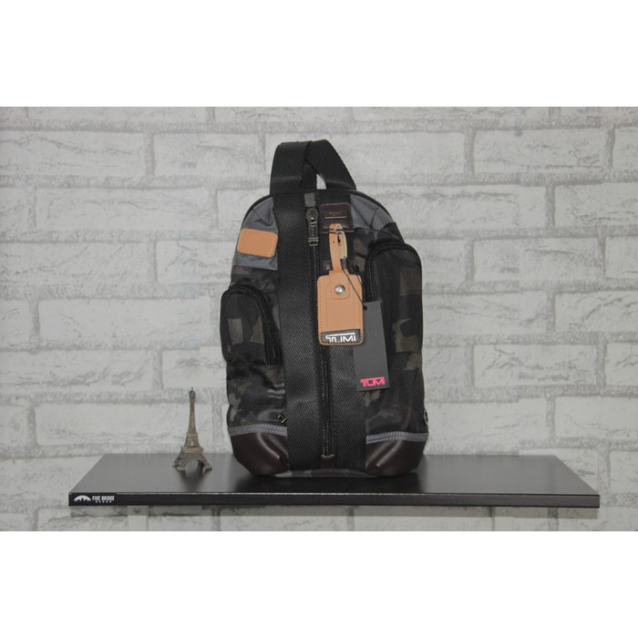 sling bag tumi saratoga