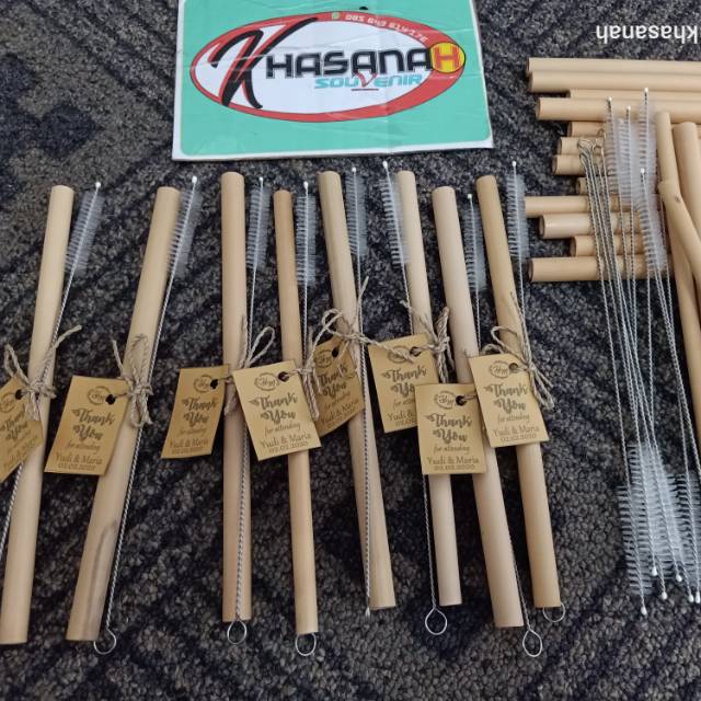 Souvenir sedotan bambu + sikatnya /bamboo straw & brush