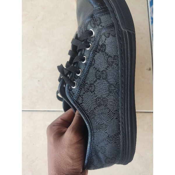 Sepatu Gucci bekas