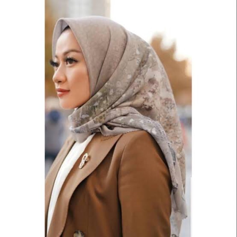 NEW Buttonscarves New York Soho