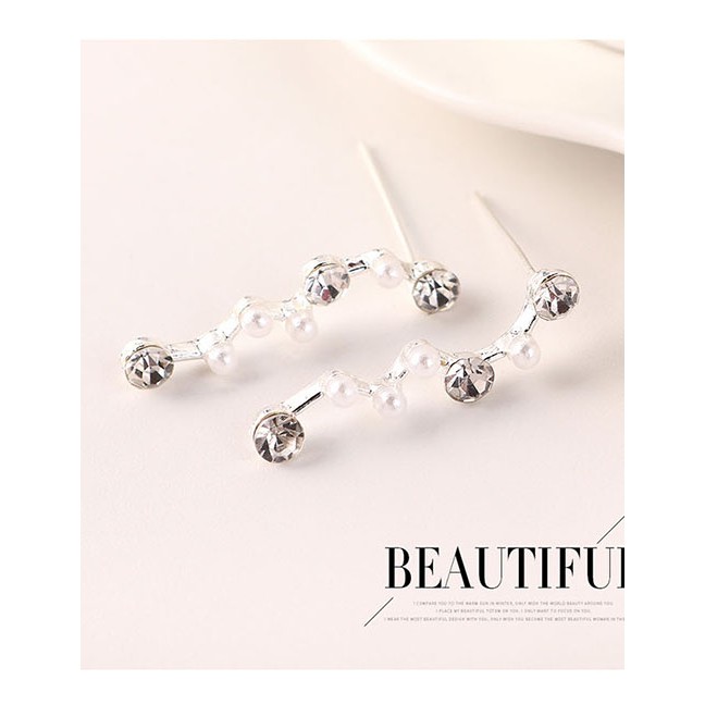 LRC Anting Tusuk Fashion Platinum Pearl Earrings With Diamonds Y63185