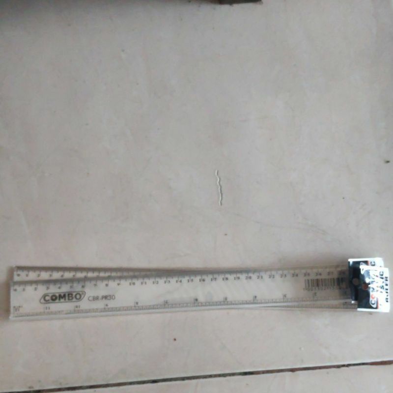 

Penggaris plastik