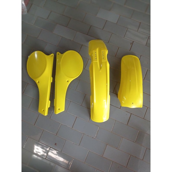 body trail jadul TS 125 body set TS 125 spakbor depan trail jadul TS 125 cover body TS 125 spakbor b