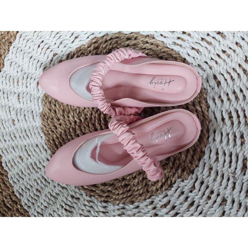 SEPATU HODY FEET PINK