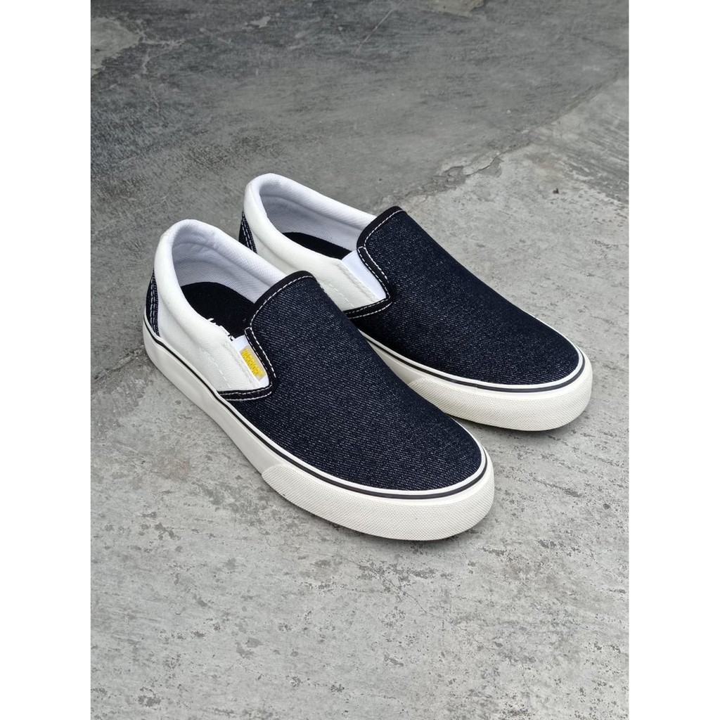Warrior Artemis Slip On Blue Black White