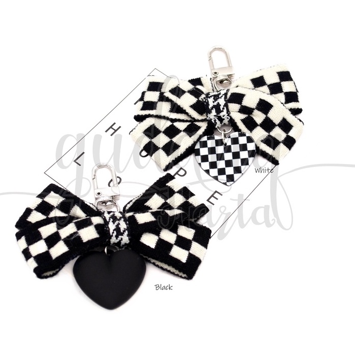 Gantungan Kunci Black And White Heart Keychain Motif Hati GH 302012