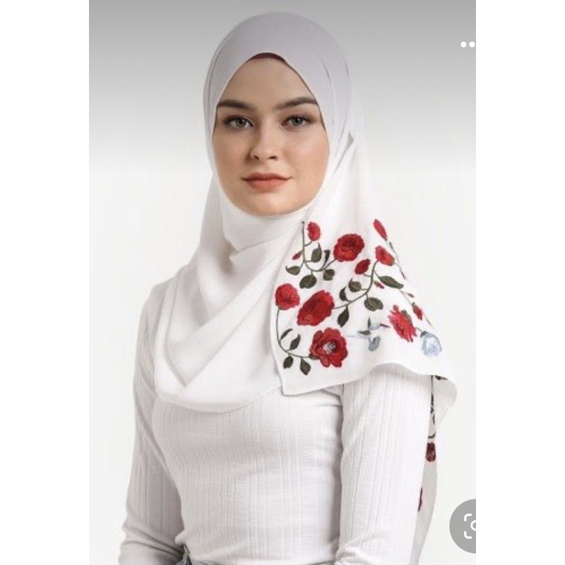 [Preloved] Zalia Embroidered Shawl