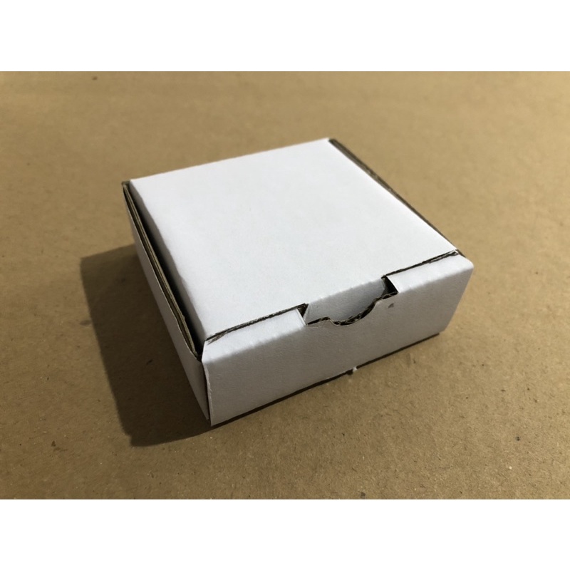 

8x8x3 cm putih white kraft box kardus karton die cut kemasan packaging