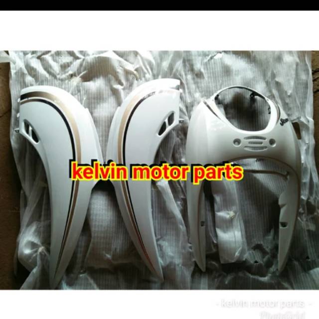 tameng depan plus bodi belakang scoopy karbu warna putih plus striping