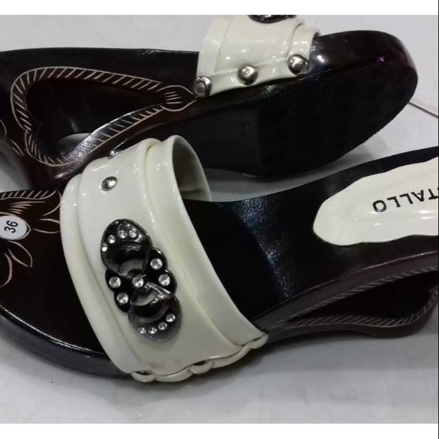 Sandal klompen Sandal wanita Sandal kayu