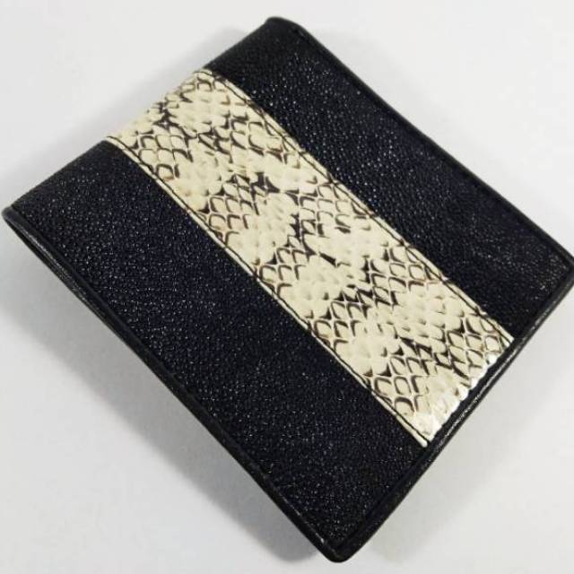 Dompet lipat pria model lidah kulit ikan pari dan kulit ular