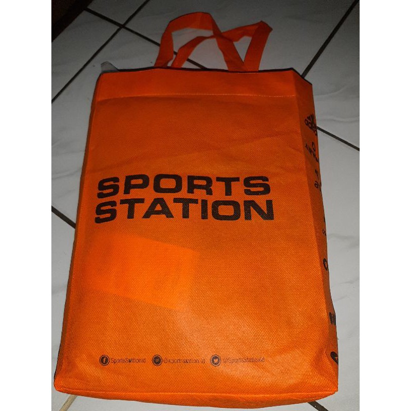 

Paperbag sports station