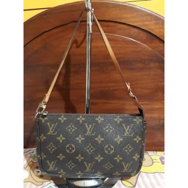 Preloved pouch LV dengan noser
