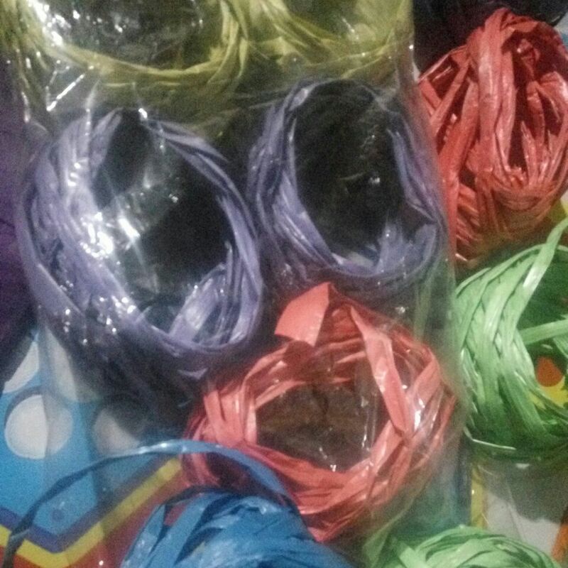 

Tali Rafia Warna-Warni