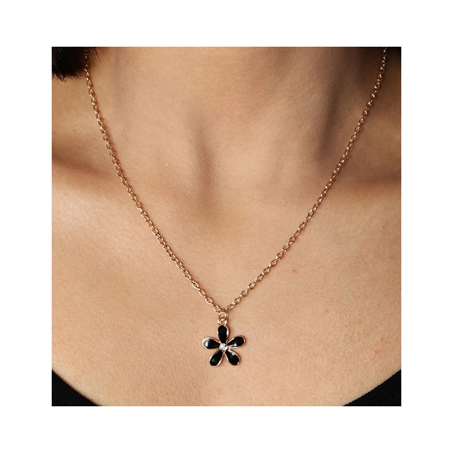 LRC Kalung Fashion Black Single Layer Five Petal Flower Dripping Zircon Alloy Necklace K25126