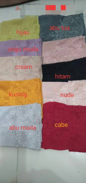 Kerudung Yenni Wahid atau Jilbab Instan Model Hoodie.