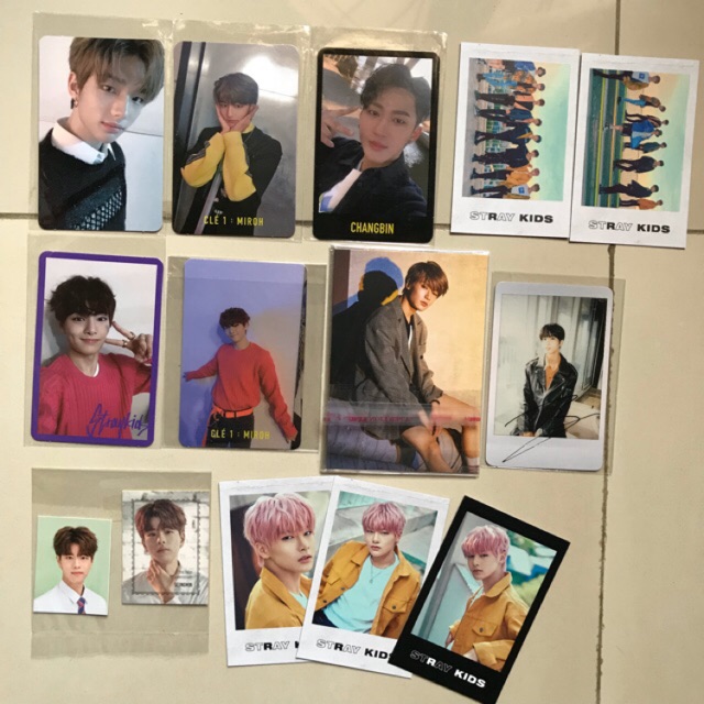 pc hyunjin yellow wood & photocard cle:1 miroh,jeongin i.n purple border