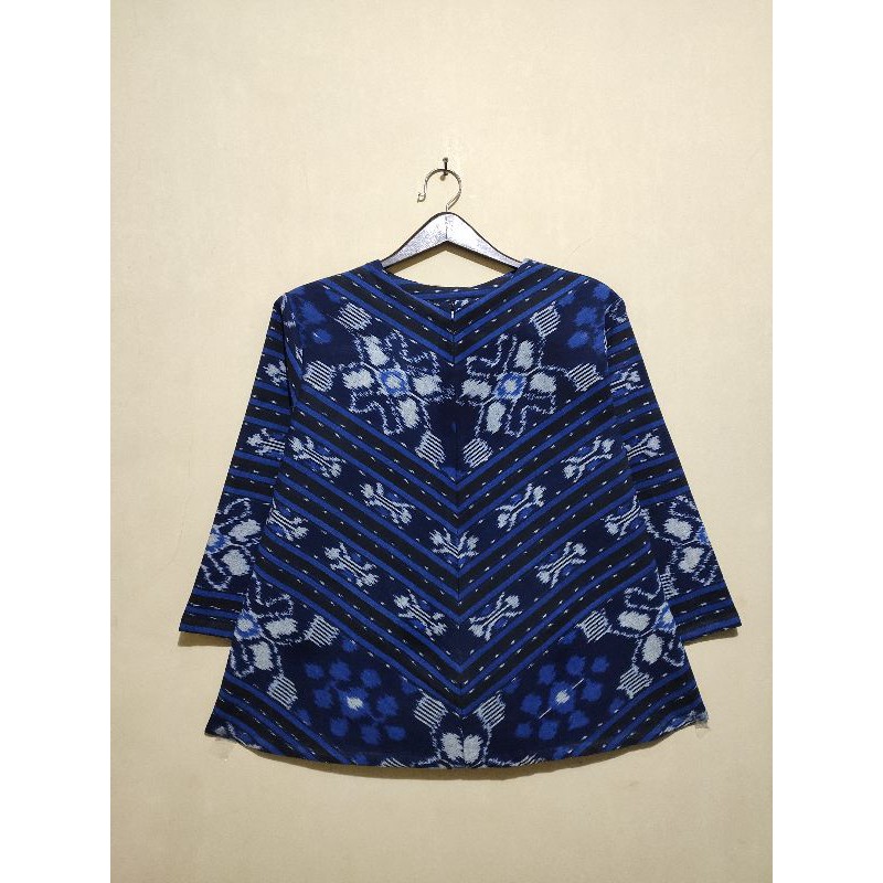 BLUS TENUN MOTIF SUMBA