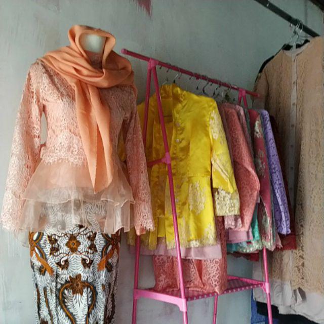 Stand Hanger Segitiga Rak Gantungan Baju Dengan Roda Mk581