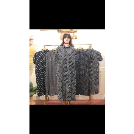 DASTER KANCING ATAS BAWAH MONOKROM