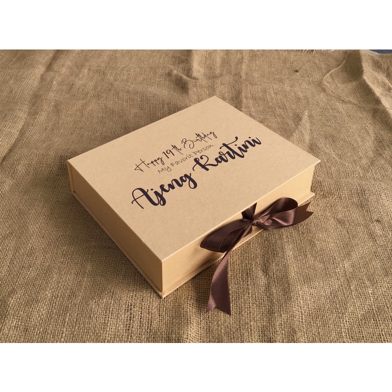 

Box Custom 25x20x7 (isi baju, kerudung)