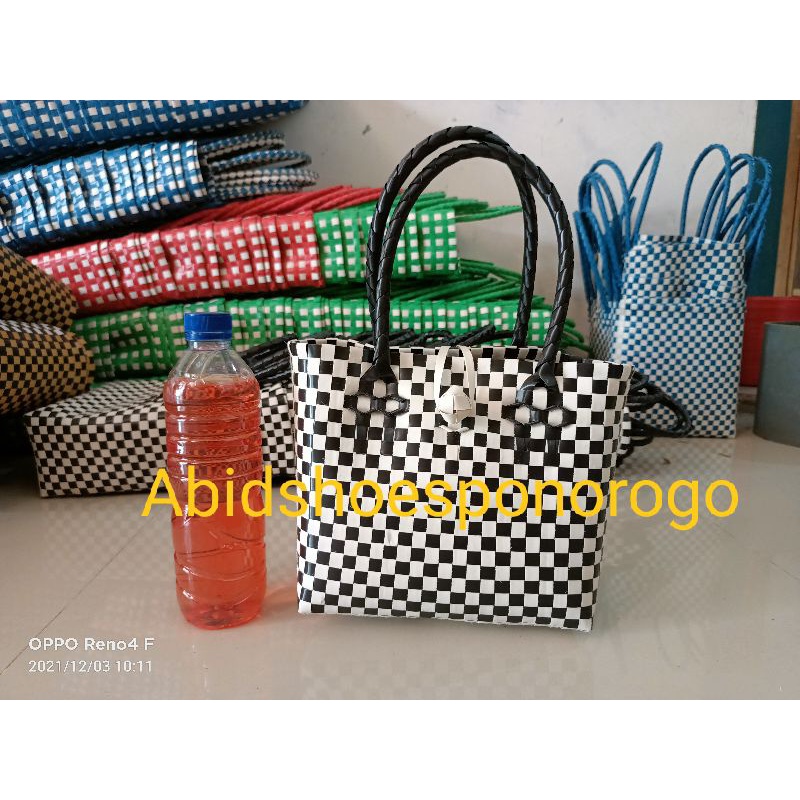 Tas anyaman plastik kaca | tas souvenir bayi | tas hand made motif random 9x20