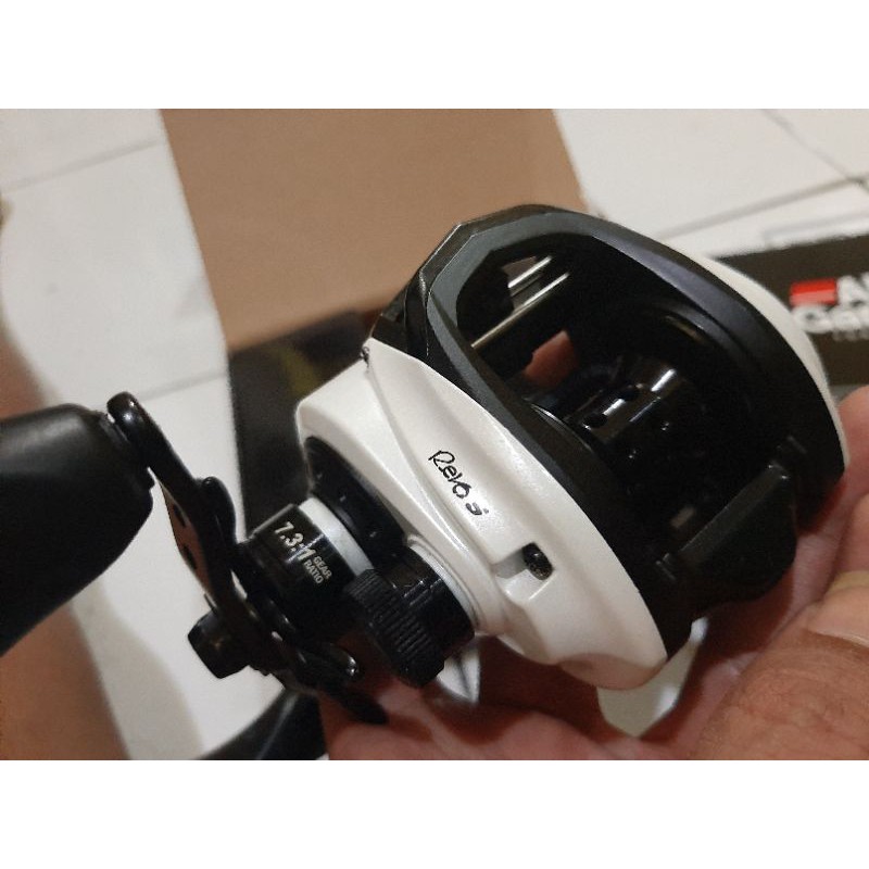 abu garcia revo 04 left hand