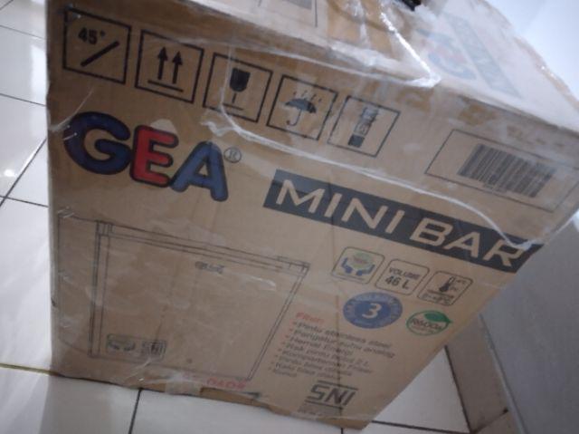 Kulkas Portable  GEA RS 06DR 45Liter Mini Bar  KULKAS MEJA  