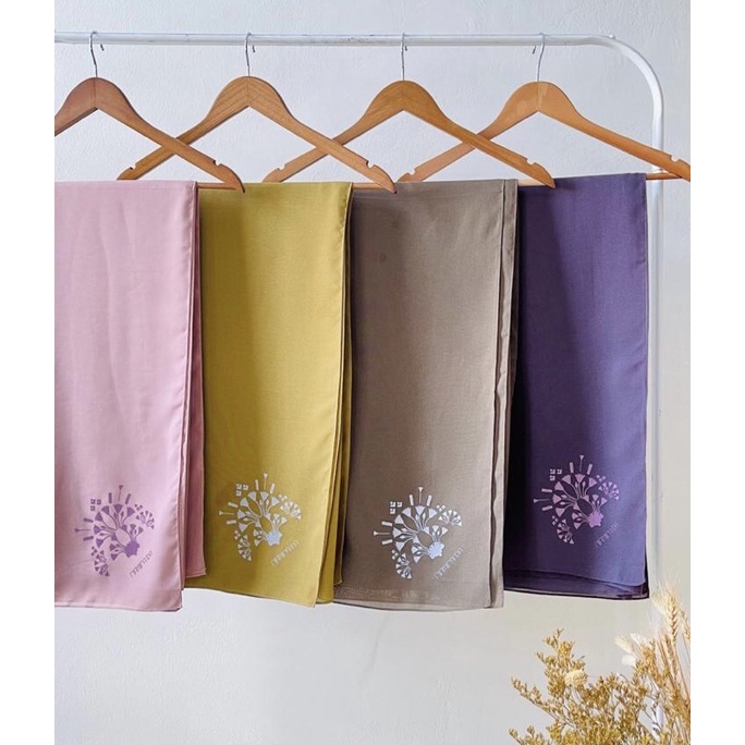 Rami scarf Riamiranda Danastri RM hijab segiempat