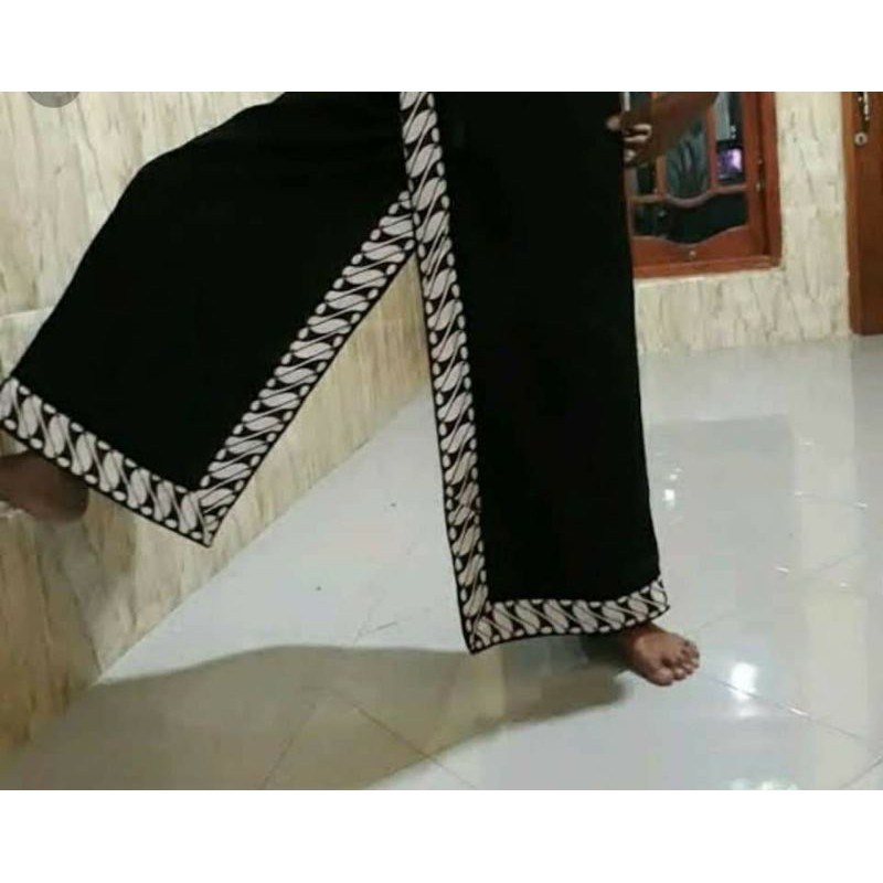 Celana ubet motif