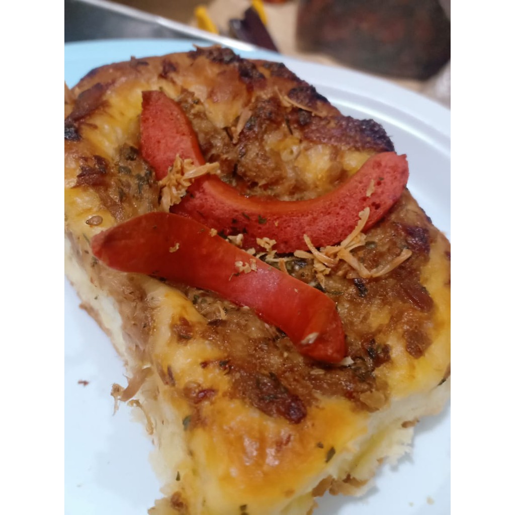 

Roti Tuna Sosis pedas (1 loyang /6 pcs)