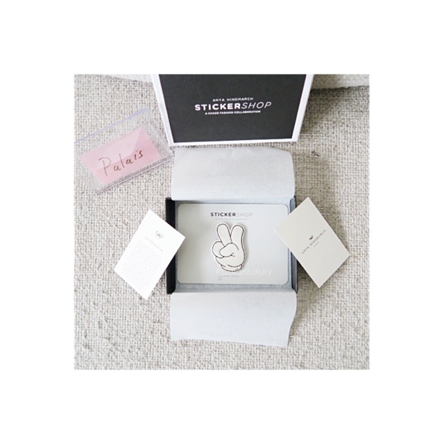 Stiker Anya Hindmarch "Peace"