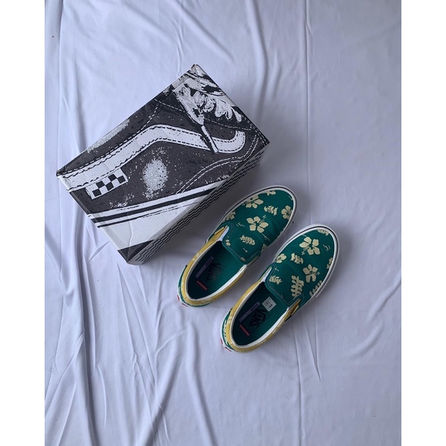 Vans slip on aloha