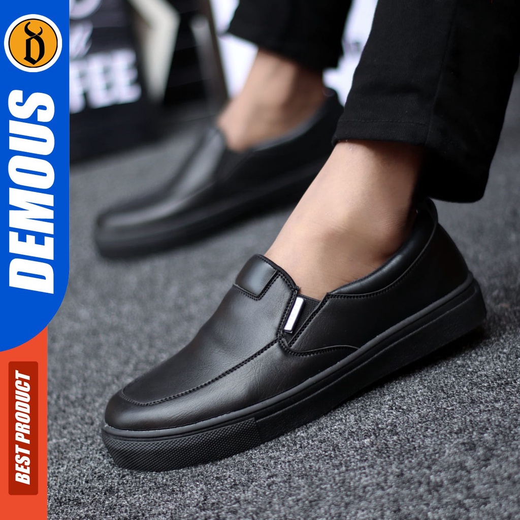 DEMOES Albed - Sepatu Slip On Pria Casual
