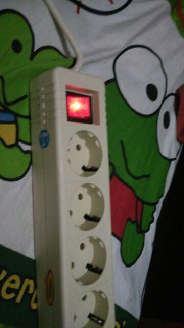 Stop Kontak 4 Lubang + Kabel Panjang 3 Meter