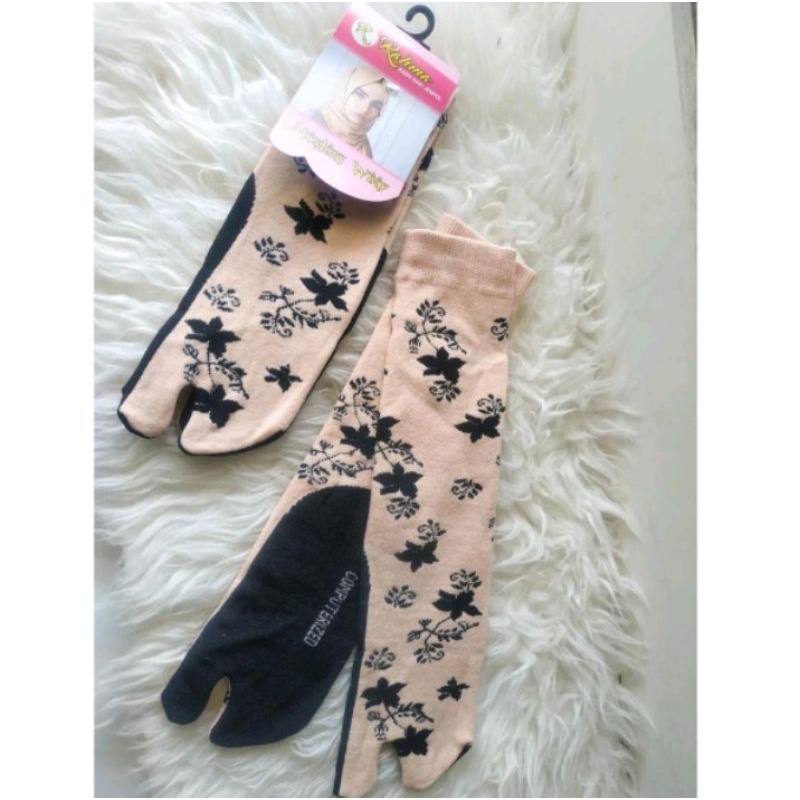 kaos kaki jempol