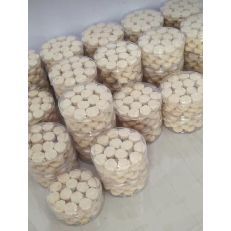 

Kue Kacang Almond