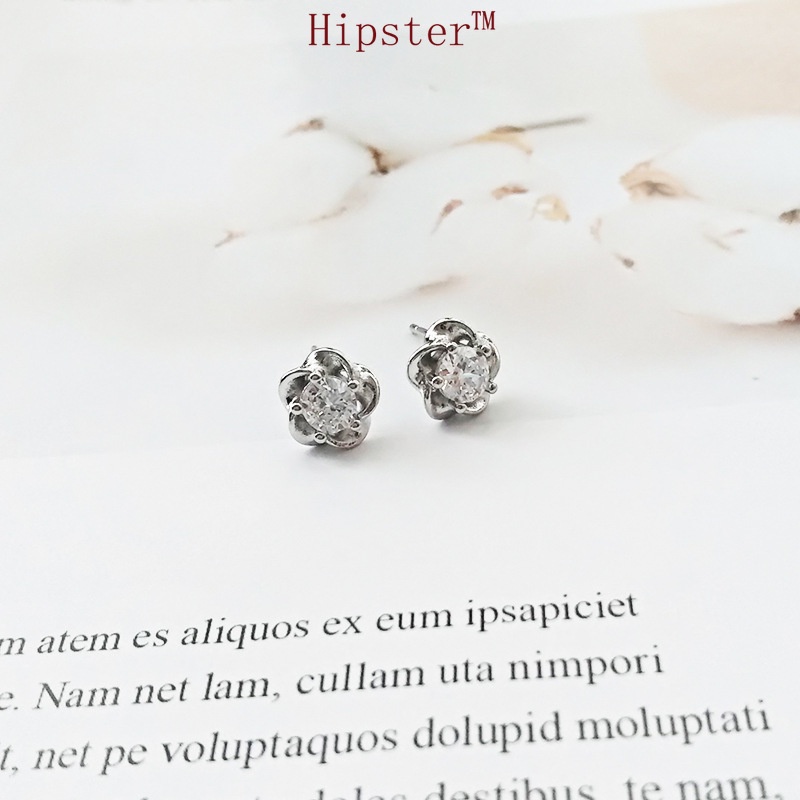 Hot Sale New Temperament Five Petal Flower Diamond Delicate Earrings