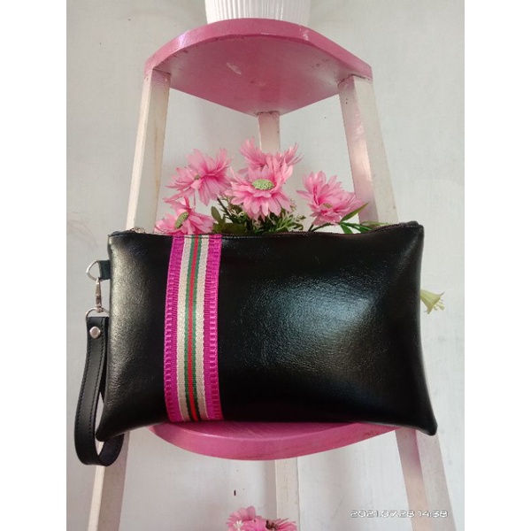 Clutch wanita banyak ruang