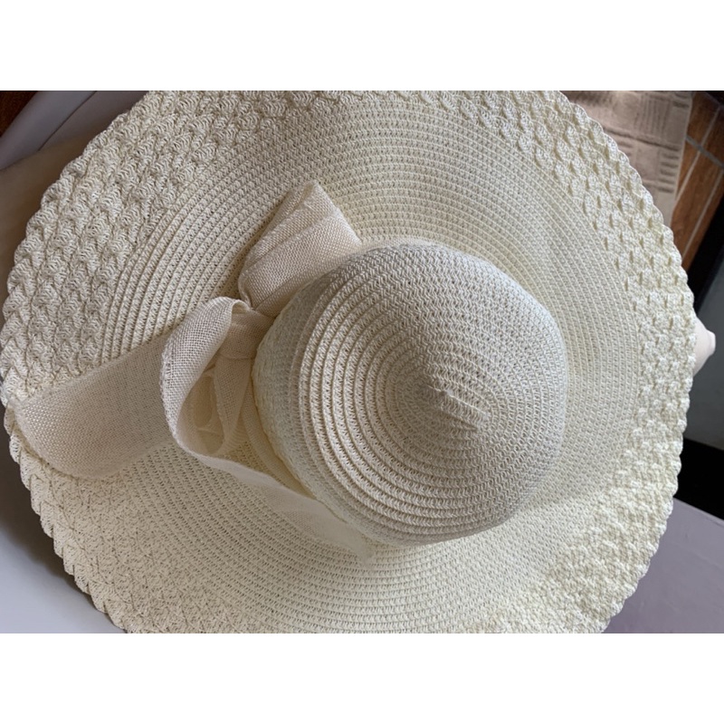 topi pantai rajut lebar