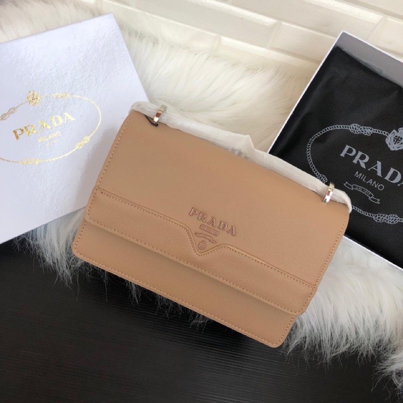 Tas wanita Prada Bag warna cream rantai silver Preloved | Tas pesta tas jinjing tak selempang