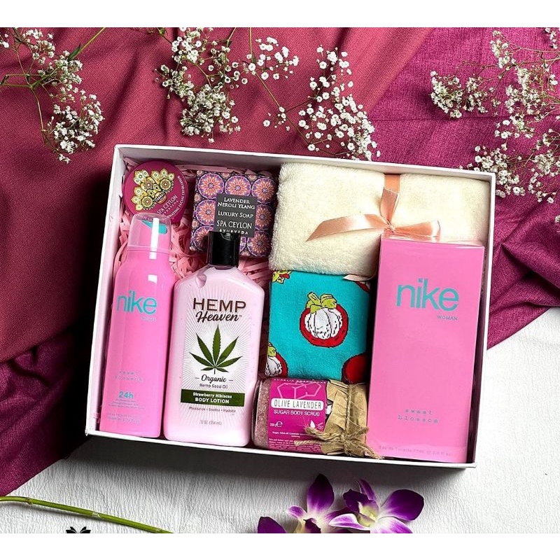 

Gift Box Heart Heaven