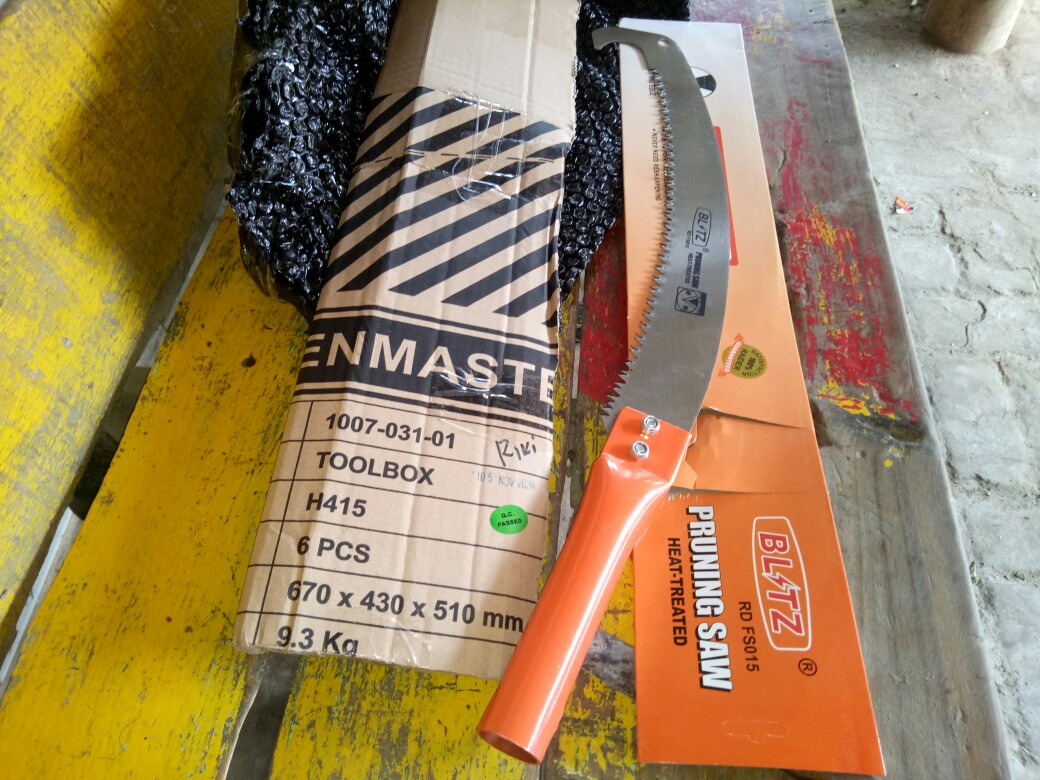 Gergaji Tangan Lengkung Dahan Kopi Blitz Gagang Pipa 15 Inch