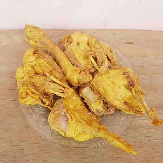 

bebek ungkep bumbu kuning / bacem per ekor ±1400gr