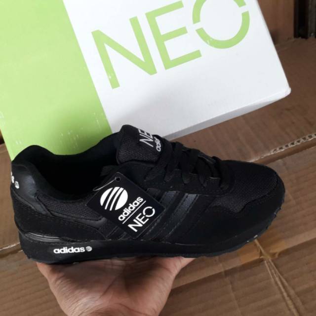 Adidas - sepatu olahraga wanita