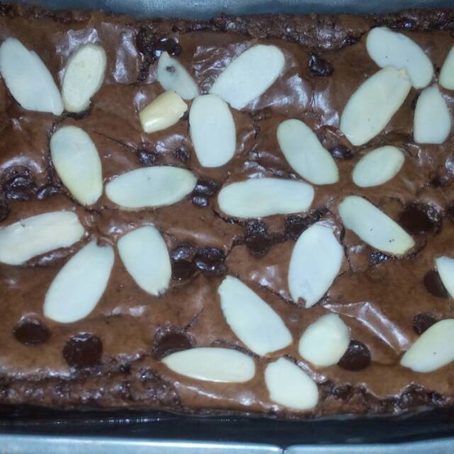 

Brownise Almond Panggang Shinny